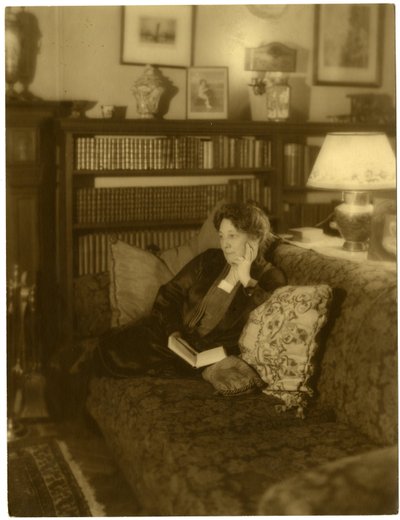 Alice Foote MacDougall of Restaurant Fame ، Greenwich Village ، نيويورك ، الولايات المتحدة الأمريكية ، حوالي 1915-25 (صورة فضية للجيلاتين) بواسطة جيسي تاربوكس بيلز