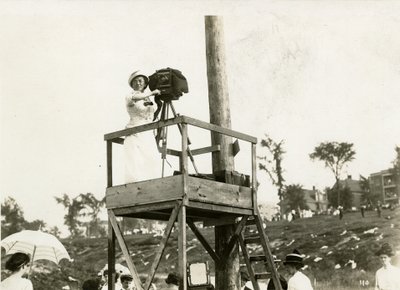 سندات في العمل ، c.1905-40 بواسطة جيسي تاربوكس بيلز