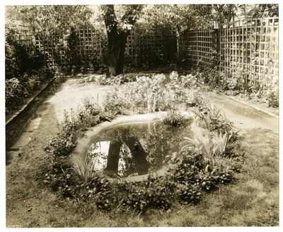 Garden of Mrs WH Wells 265 W 11th، Greenwich Village، New York، USA، c1936-37 (صورة فضية جيلاتينية) بواسطة جيسي تاربوكس بيلز