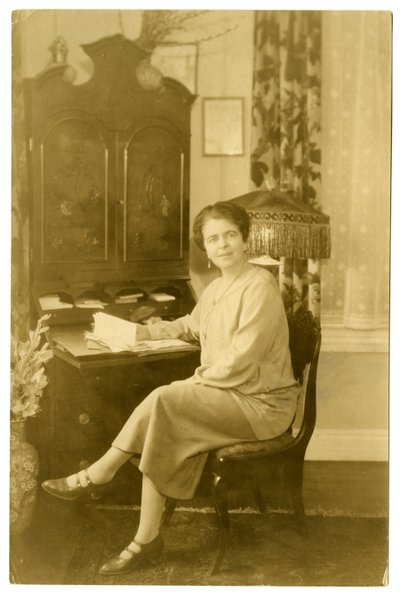 القاضي جان نوريس من نيويورك ، حوالي عام 1926 (صورة فضية من الجيلاتين) بواسطة جيسي تاربوكس بيلز