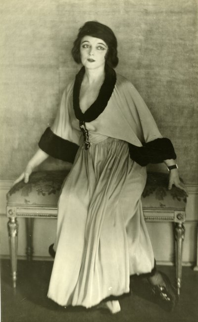ماري دورو ، c.1905-40 بواسطة جيسي تاربوكس بيلز
