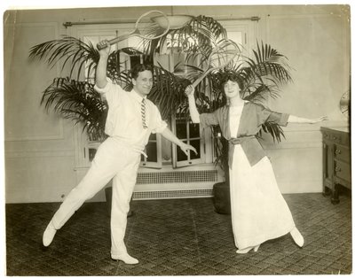 الراقصان الباريسيان الجديدان Señor Sebastian & Mme Mann - رقصا في افتتاح حديقة Albemarle Hoffman Roof ، حوالي 1905-18 (صورة فضية من الجيلاتين) بواسطة جيسي تاربوكس بيلز