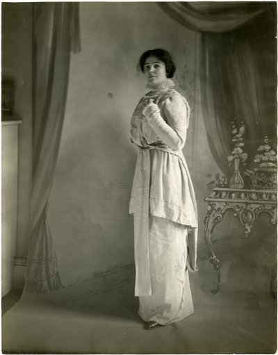 تموج في النسيج الأوركيد ، موريس ، c.1905-18 (صورة فضية من الجيلاتين) بواسطة جيسي تاربوكس بيلز