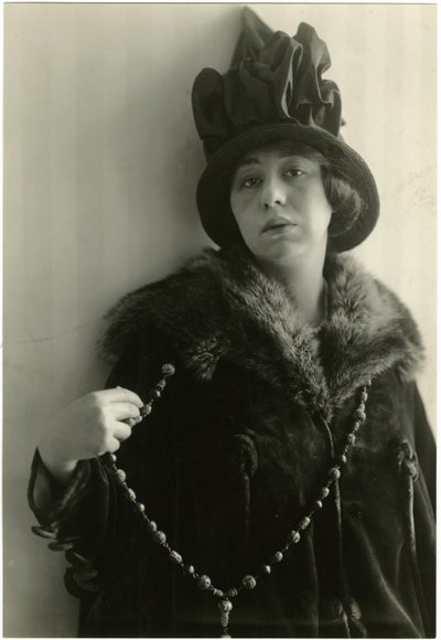 زوي أكينز ، مؤلف Déclassée ، c.1905-40 بواسطة جيسي تاربوكس بيلز