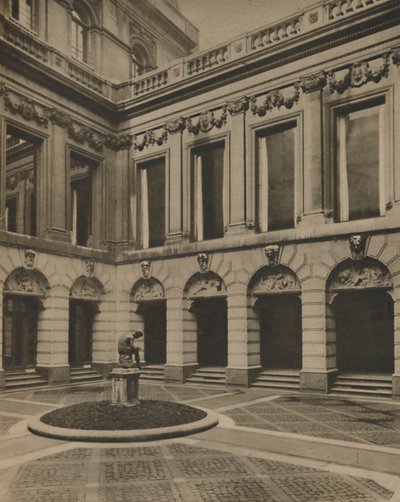 فناء قاعة درابرز في شارع Throgmorton ، c1935. بواسطة جويل