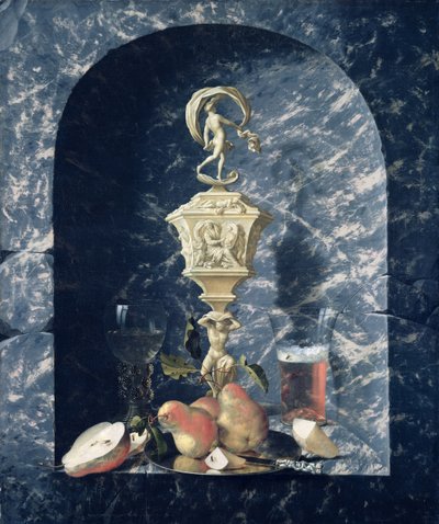 الحياة الساكنة مع كأس مزخرف ، فواكه ونظارات في قبة حجرية ، 1682 بواسطة Johann Georg Hinz