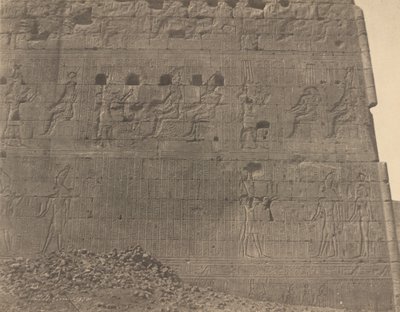منحوتات ونقوش إدفو على الوجه الشرقي بواسطة جون بيسلي غرين