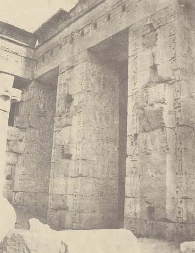 مدينة حبو ، قصر رمسيس الثاني المحكمة الثانية ، الجانب الشرقي بواسطة جون بيسلي غرين