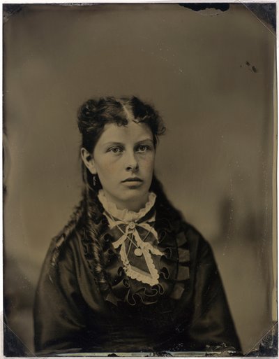 صورة لامرأة، حوالي عام 1870 (صورة فوتوغرافية) بواسطة جون جي إيلينوود