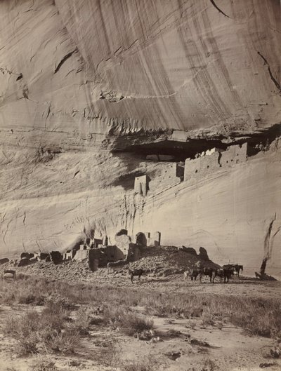 أطلال Cliff Dwellings ، Cañon de Chelly ، أريزونا ، ج. 1879-1881. بواسطة جون ك. هيلرز