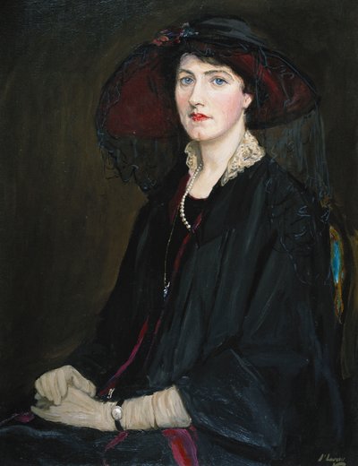 Portait of Lady Raeburn ، نصف طول جالس ، في سترة ذات ياقة من الدانتيل وقلادة من اللؤلؤ وقبعة سوداء بواسطة جون لافري