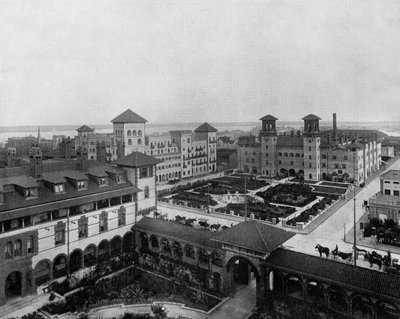 الفنادق في سانت أوغسطين ، فلوريدا: الكازار ، دي كوردو ، بونت دي ليون ، ج. 1900 (b / w photo) بواسطة جون لوسون ستودارد