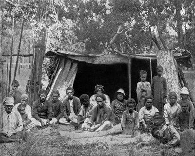 السكان المحليون في كوينزلاند (أستراليا) (صورة b / w) بواسطة جون لوسون ستودارد