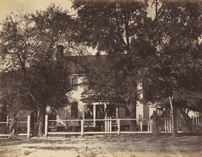 منزل أيكن ، على سكة حديد ويلدون ، فيرجينيا. ، فبراير 1865 (طباعة مُنيرة مُثبَّتة على ورق منسوج) بواسطة جون ريكي