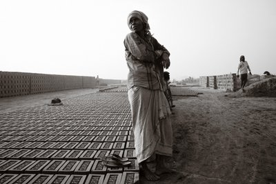 مصانع الطوب في كولكاتا، الهند، 2016 (صورة) بواسطة جون نيكلسون
