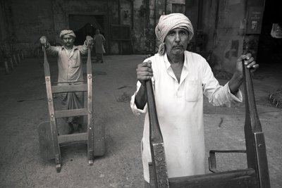 مصنع الجوت، كولكاتا، الهند، 2017 (صورة فوتوغرافية) بواسطة جون نيكلسون