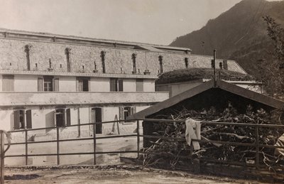 Album "Meine weltkriegs - Erinnerungen South-West Front (Carinthia, Italien, South Tyrol) (My world war - memories of the South-Western Front in Carinthia, Italy, Trentino-Alto Adige) 31/03/1915-12/11/1918 - Josef Zohles Wien ": the fortress of Chiusaforte بواسطة جوزيف زوهليس