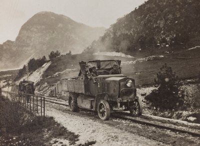 ألبوم "Meine weltkriegs - Erinnerungen South-West Front (Carinthia، Italien، South Tyrol) (حربي العالمية - ذكريات عن الجبهة الجنوبية الغربية في كارينثيا ، إيطاليا ، ترينتينو ألتو أديجي) 31/03/1915 - 12/11 / 1918 - جوزيف Zohles Wien ": عربات عسكري بواسطة جوزيف زوهليس