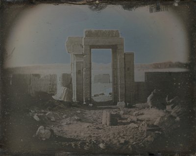 معبد حورس ، إدفو ، ١٨٤٢-١٨٤٤. بواسطة جوزيف فيليبرت جيرولت دي برانجي
