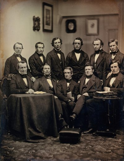 بوسطن محامون أو رجال دين ، كاليفورنيا. 1850. المؤلفون: يوشيا جونسون هاوز ، ألبرت ساندز ساوثوورث. بواسطة يوشيا جونسون هاوز ، ألبرت ساندز ساوثوورث