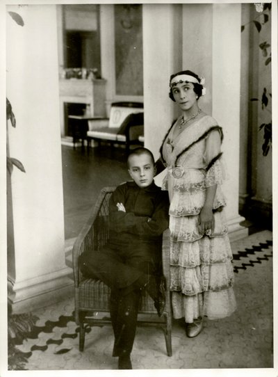 ماتيلد كشيسينسكا 1872-1971 مع ابنها فلاديمير ، 1916. بواسطة كارل كارلوفيتش بولا