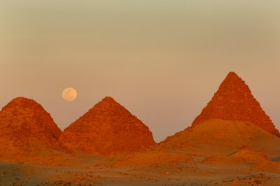 بواسطة كينيث جاريت