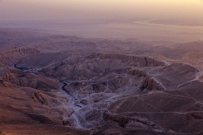  بواسطة كينيث جاريت