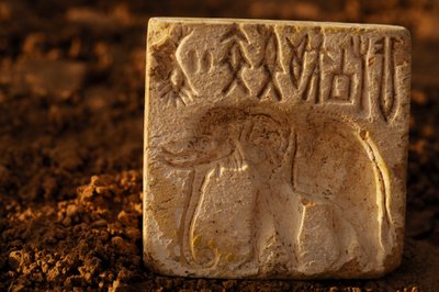 طابع فيل، قطعة أثرية؛ حضارة أوكسوس؛ تركمانستان؛ علم الآثار؛ فيكتور ساريان ...، 2004 (صورة فوتوغرافية) بواسطة كينيث جاريت