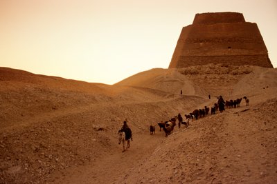 هرم ميدوم، المملكة المصرية القديمة؛ الرعاة؛ مصر بواسطة كينيث جاريت