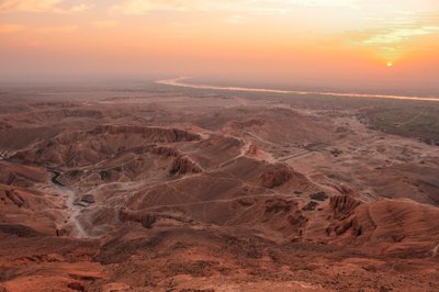  بواسطة كينيث جاريت