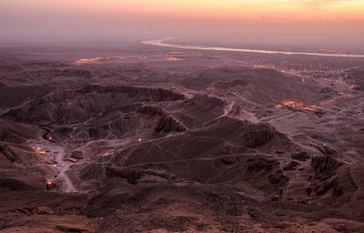  بواسطة كينيث جاريت