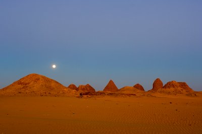 هرم تاهاركا، هرم أسبلتا، مدافن الأسرة الـ25، نوري، السودان، النوبة، النوبة ...، 2007 (صورة) بواسطة كينيث جاريت