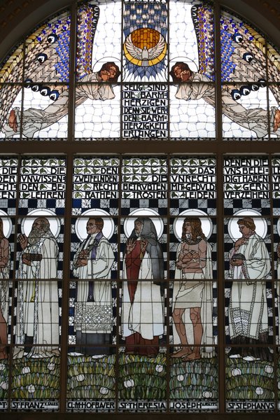 زجاج معشق لكنيسة Am Steinhof (كنيسة Leopld) ، فيينا ، النمسا (صورة) بواسطة كلومان موسر