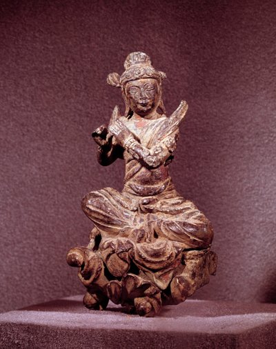 Art Coreen: تمثيل Apsara بالبرونز الذهبي ، كونه سيليست. فترة شلا (القرنين السابع والعاشر). المتحف الوطني الكوري بواسطة المدرسة الكورية