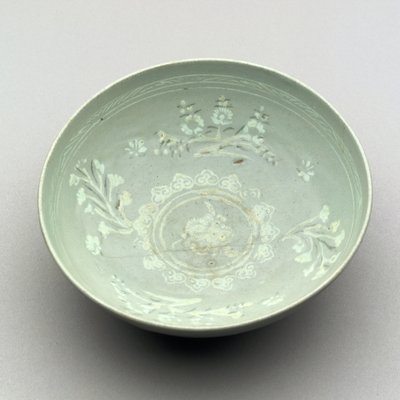 وعاء مع طلاء سيلادون ، 1250-1350 (سيراميك) بواسطة المدرسة الكورية