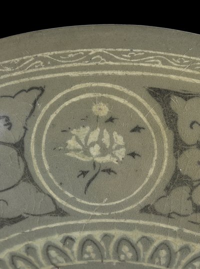 سلطانية مع رافعات وسحب ، حوالي 1150-1200 (خزف حجري مزجج بالسيلادون) بواسطة المدرسة الكورية