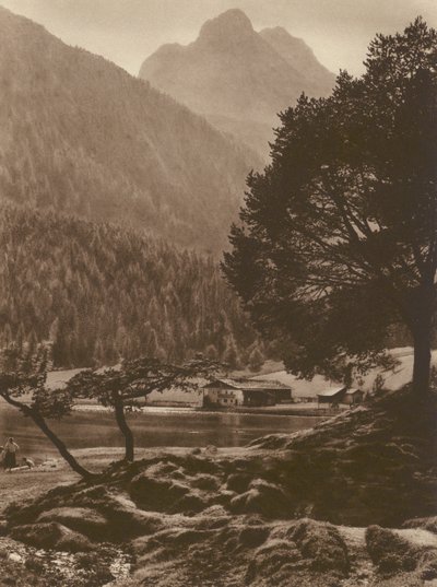 The Lautersee بالقرب من ميتنوالد وجبال ويتيرستين ؛ The Lauter-See بالقرب من Mittenwald مع جبال Wetterstein (b / w photo) بواسطة كيرت هيلشر