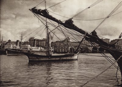 إيطاليا: Civitavecchia (b / w photo) بواسطة كيرت هيلشر