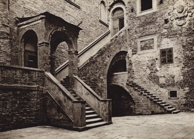 إيطاليا: Cortona ، Palazzo Pretorio (b / w photo) بواسطة كيرت هيلشر