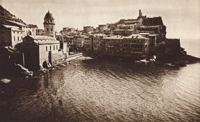 إيطاليا: فيرنازا ، ريفيرا (صورة b / w) بواسطة كيرت هيلشر