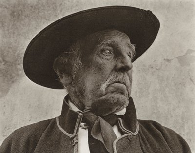 رومانيا: Viscri، The Senior of the Village (b / w photo) بواسطة كيرت هيلشر
