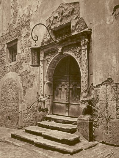 Rothenburg o d T، Portal des alten Rathauses؛ روتنبورغ أون ذا تاوبر ، مدخل مبنى البلدية القديم (صورة أبيض وأسود) بواسطة كيرت هيلشر