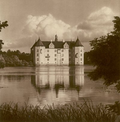 Schloss Glucksburg بالقرب من فلنسبورغ (شليسفيغ) ؛ قلعة Glucksburg بالقرب من فلنسبورغ (شليسفيغ) (b / w photo) بواسطة كيرت هيلشر
