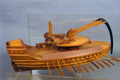 Escorpio ، قارب مع eperon. نموذج من رسم ليوناردو دافنشي (ليوناردو دافنشي). متحف العلوم والتكنولوجيا بميلانو. بواسطة ليوناردو دا (بعد) فينشي