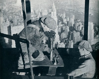 تثبيت المسامير الأخيرة في مبنى Morning Mast of the Empire State ، c1931 بواسطة لويس ويكس هاين