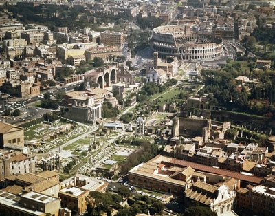Colosseum or Flavian Amphitheater, aerial view, 70-80 a.d, Rome, Italy (photo) بواسطة غير معروف غير معروف