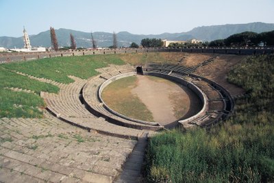 Italy, Campania Region, Pompei, amphitheatre (photo) بواسطة غير معروف غير معروف
