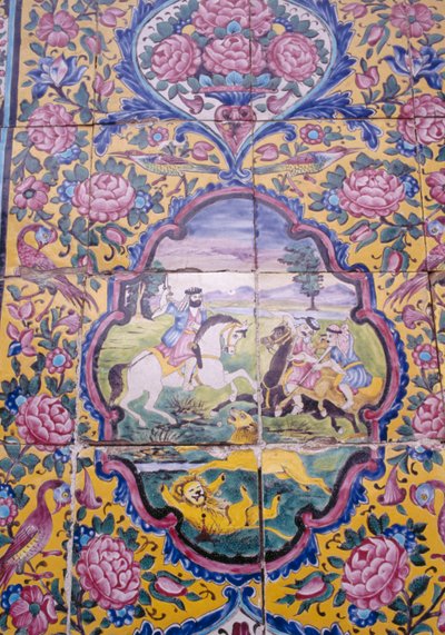 Lion hunt, polychrome tile decoration on front of Qavam house also known as Narenjestan e Ghavam بواسطة غير معروف غير معروف