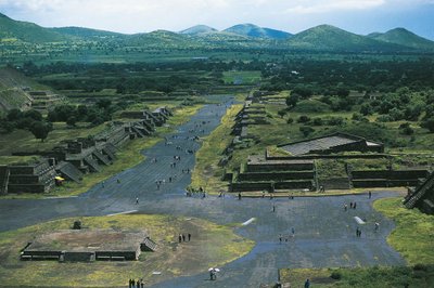 Mexico, Basin of Mexico, Mexico City, Teotihuacan (City of Gods), Pyramid of Moon and Avenue of Dead بواسطة غير معروف غير معروف