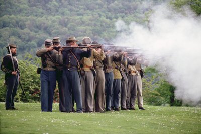 Modern re-enactment of the Battle of Gettysburg (photo) بواسطة غير معروف غير معروف